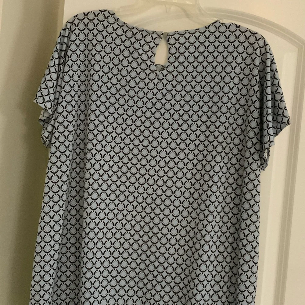 Liz Clairborne  Patterned Women's Top - Picture 5 of 6
